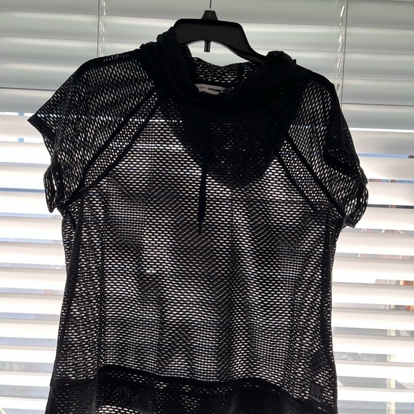 DKNY sport black mesh top worn once looks new.  Size Medium - Picture 1 of 8